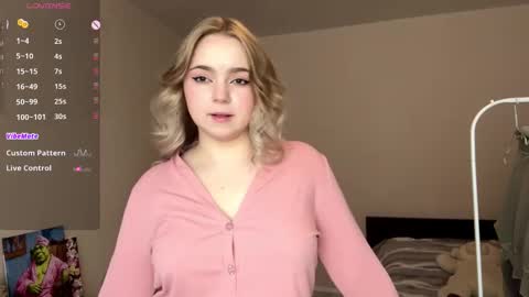 Hello everyone Im Lora Its my first day Were going to have fun together online show from 03/01/26, 06:04