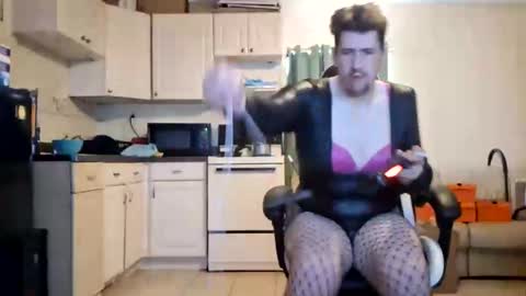 Snapshot of leppard6148 chatting on 12/08/24, 03:45 Keith online show from 12/08/24, 03:45