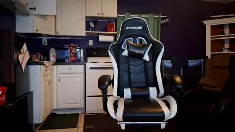 Snapshot of leppard6148 chatting on 09/21/25, 06:48 Keith online show from 09/21/25, 06:48