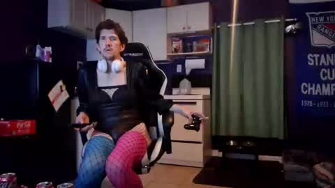 Snapshot of leppard6148 chatting on 11/19/25, 08:03 Keith online show from 11/19/25, 08:03