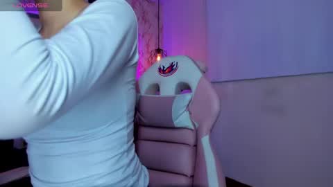 Snapshot of leri_rose_ chatting on 07/15/26, 11:15 online show from 07/15/26, 11:15