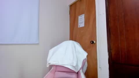 Snapshot of leri_rose_ chatting on 08/01/26, 12:48 online show from 08/01/26, 12:48