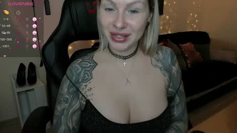 Snapshot of lerika_moore chatting on 02/02/25, 06:20 Lerika Moore online show from 02/02/25, 06:20