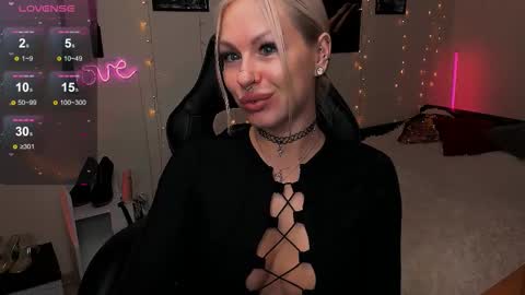 Snapshot of lerika_moore chatting on 12/01/25, 06:35 Lerika Moore online show from 12/01/25, 06:35