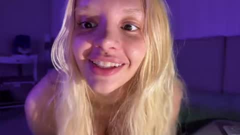 Snapshot of lesi_moonie chatting on 07/14/26, 12:35 Lesi Join my fanclub before use my fanmenu online show from 07/14/26, 12:35