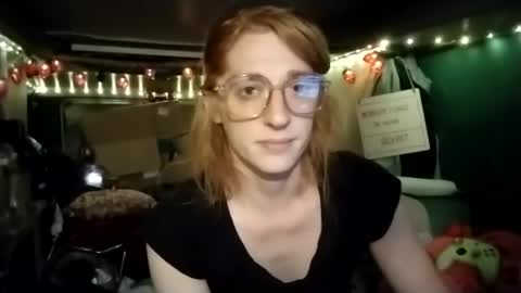 Snapshot of lesleygumgrass chatting on 06/16/26, 04:04 LesleyGumGrass- The Boring Trans girl online show from 06/16/26, 04:04