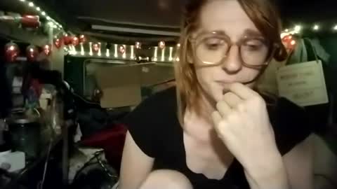Snapshot of lesleygumgrass chatting on 06/17/26, 04:15 LesleyGumGrass- The Boring Trans girl online show from 06/17/26, 04:15