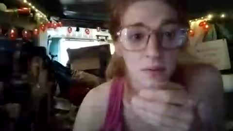 Snapshot of lesleygumgrass chatting on 06/18/26, 04:22 LesleyGumGrass- The Boring Trans girl online show from 06/18/26, 04:22