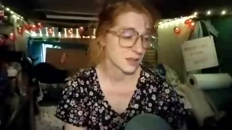 Snapshot of lesleygumgrass chatting on 06/20/26, 01:58 LesleyGumGrass- The Boring Trans girl online show from 06/20/26, 01:58