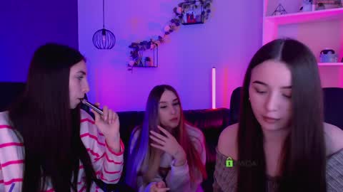 leslie_bird online show from 04/06/26, 08:59