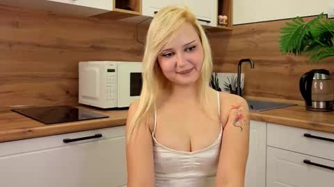 Lisa online show from 12/01/25, 06:02