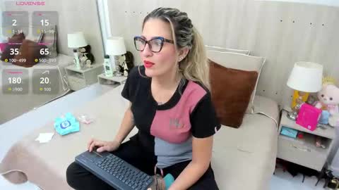 Lesly Santodomingo online show from 03/26/26, 12:22