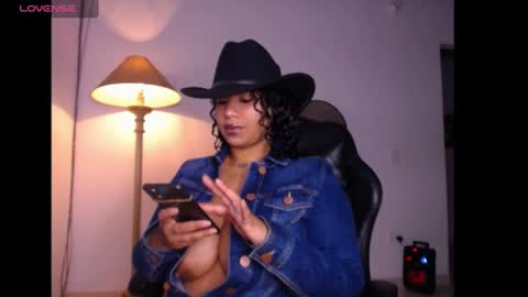 Snapshot of leslycarsson chatting on 06/27/26, 02:16 lesly online show from 06/27/26, 02:16