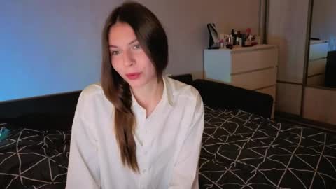 Snapshot of let_me_seee chatting on 05/19/26, 04:35 Fiona online show from 05/19/26, 04:35