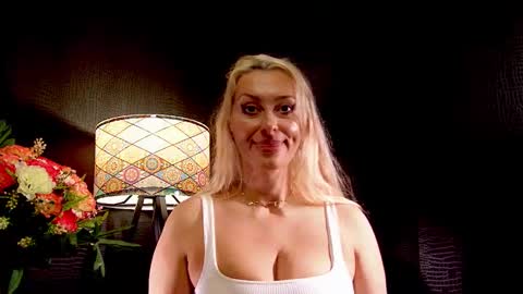 Snapshot of leticiareys chatting on 10/29/25, 06:53 leticiareys online show from 10/29/25, 06:53