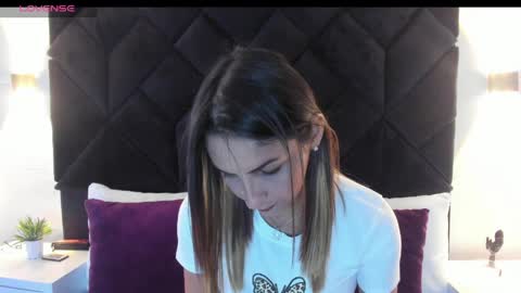 Snapshot of letiziia_sky chatting on 05/25/26, 07:42 letiziia online show from 05/25/26, 07:42
