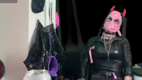 Julian Mask online show from 09/14/25, 11:31