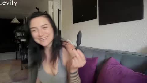 Levity online show from 09/18/25, 08:00