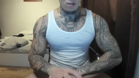 Snapshot of lewis_muscleee chatting on 11/20/25, 08:19 blablablack online show from 11/20/25, 08:19