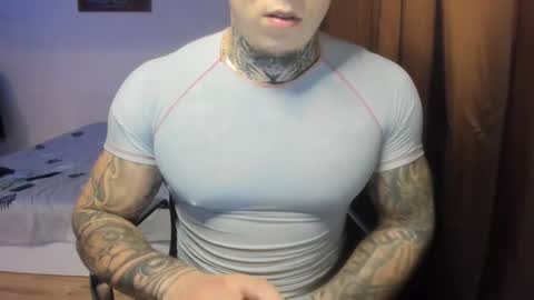 Snapshot of lewis_muscleee chatting on 11/30/25, 06:56 blablablack online show from 11/30/25, 06:56