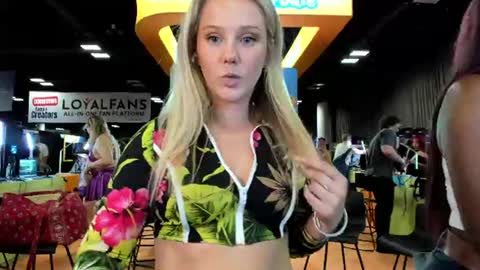 Snapshot of lexi_luv chatting on 06/26/26, 10:14 Lexi online show from 06/26/26, 10:14