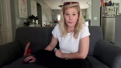 Lexi online show from 11/23/25, 09:14