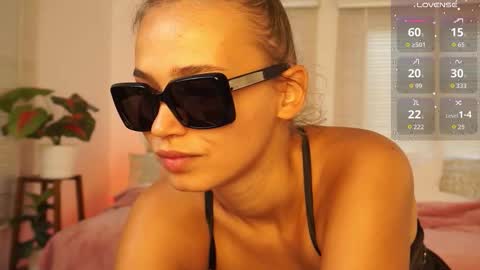 Lexi  online show from 09/11/25, 09:42