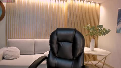 Lexie  online show from 03/25/26, 08:48