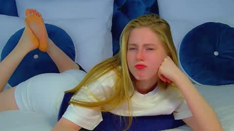 Snapshot of lexireadway chatting on 10/03/25, 06:21 Lexi online show from 10/03/25, 06:21