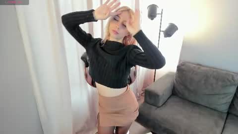 lexirouge           online show from 07/30/26, 12:59