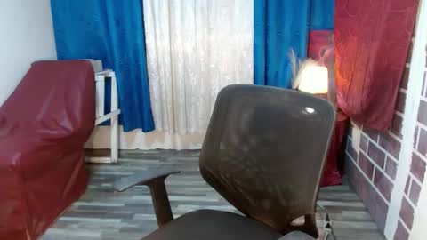 lexisecrets12 online show from 01/28/25, 02:53