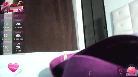 Snapshot of lexxi_ross chatting on 02/18/25, 01:43 LEXXI online show from 02/18/25, 01:43