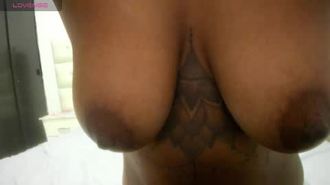 Snapshot of lexxi_ross chatting on 10/28/25, 02:20 LEXXI online show from 10/28/25, 02:20