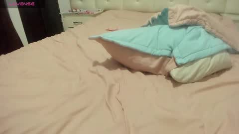 Snapshot of lexxi_ross chatting on 11/07/25, 12:43 LEXXI online show from 11/07/25, 12:43