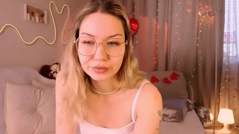 Snapshot of leyalayla chatting on 03/04/26, 04:40 Lily online show from 03/04/26, 04:40