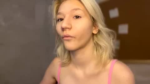 Leya online show from 11/12/25, 11:36