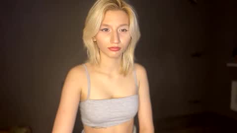 Leya online show from 11/27/25, 08:22