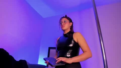 Snapshot of leyla_collins chatting on 01/11/25, 10:08 online show from 01/11/25, 10:08