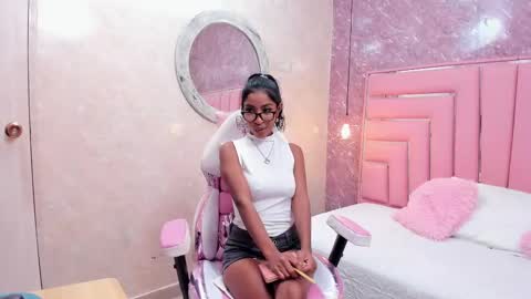 Snapshot of leyla_ebony chatting on 12/30/24, 12:20 Leyla online show from 12/30/24, 12:20