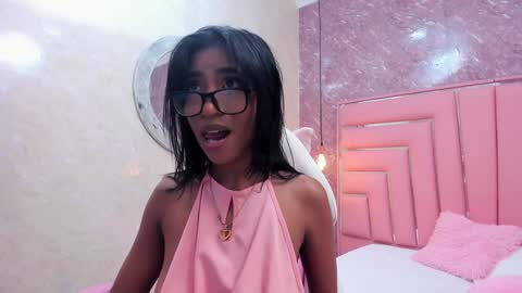 Snapshot of leyla_ebony chatting on 01/04/25, 03:07 Leyla online show from 01/04/25, 03:07