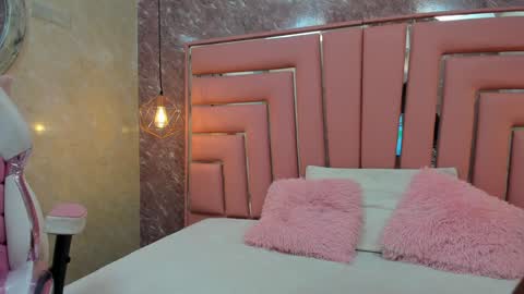 Snapshot of leyla_ebony chatting on 01/05/25, 12:42 Leyla online show from 01/05/25, 12:42