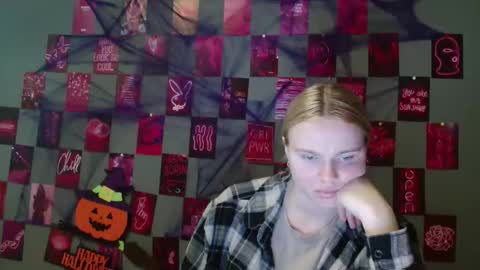 Leyla online show from 10/10/25, 09:19