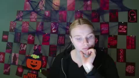 Leyla online show from 10/17/25, 07:11