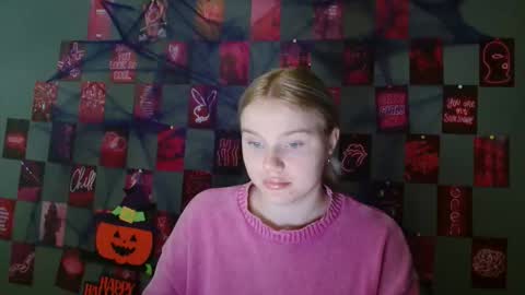 Leyla online show from 10/20/25, 06:03