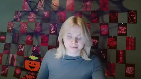 Leyla online show from 10/27/25, 07:23