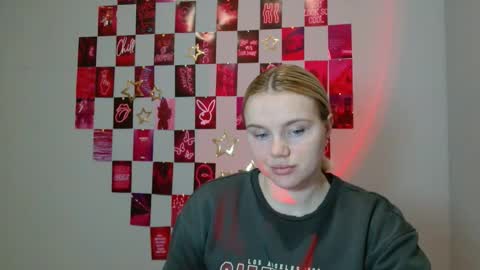 Leyla online show from 11/24/25, 07:52