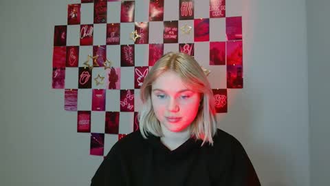 Leyla online show from 11/26/25, 07:09