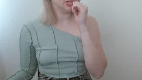 Leyla online show from 03/23/26, 11:14