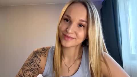 Mia online show from 11/15/25, 11:29