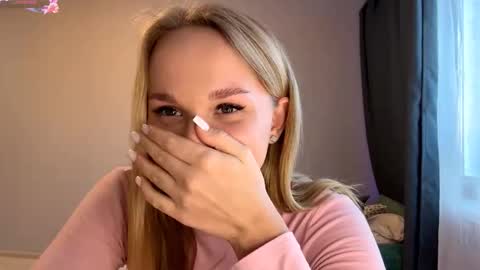 Mia online show from 11/22/25, 12:15